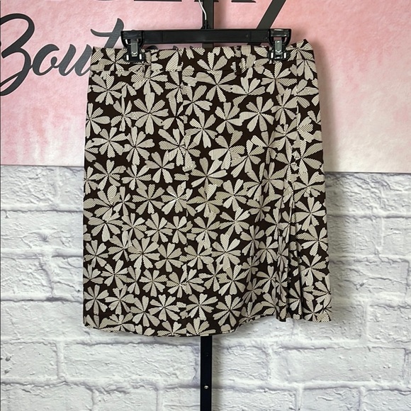 Trendy Retro Calvin Klein White/ Brown Knee Length Pencil Skirt Size 12 Zipper - Picture 1 of 9